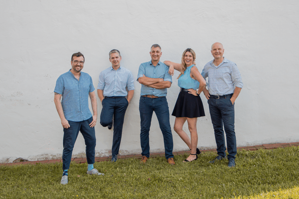 Gruppenfoto Luckies mit Sängerin Melanie Mayr